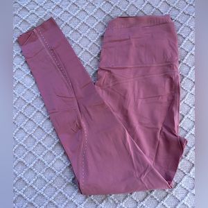 Lululemon Fast & Free mauve leggings.